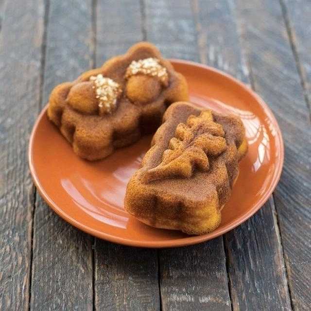 Nordic Ware Fall Bronze Collection Forma na mini chlebíčky PODZIMNÍ MOTIV