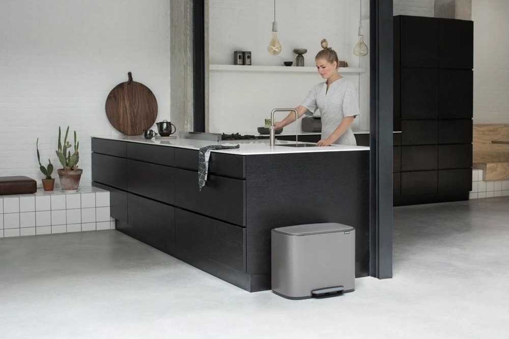 Brabantia Bo Pedálový koš 36 l platinová