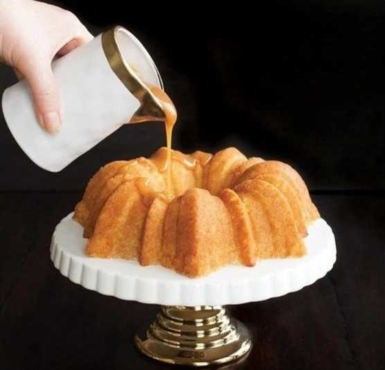 Nordic Ware Premier Gold Collection Forma na bábovku 25,4 cm HVĚZDA