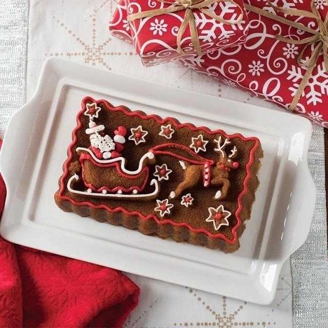 Nordic Ware Holiday Silver Collection Forma na chlebíček SANTOVI SÁNĚ