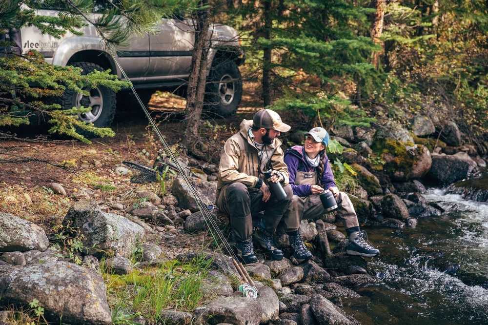 Stanley Classic series Termohrnek 470 ml the trigger-action noční modrá CLASSIC