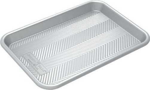 Nordic Ware Prism Plech na pečení 31 x 20 x2,5cm  Quarter