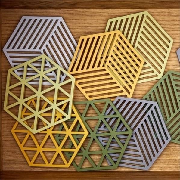 Zone Denmark Triangles Silikonová podložka pod hrnec  1 ks, džínově modrá