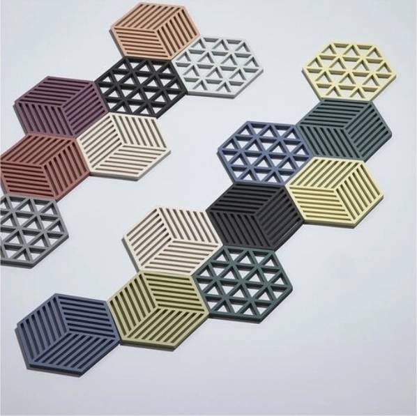 Zone Denmark Triangles Silikonová podložka pod hrnec  1 ks, džínově modrá