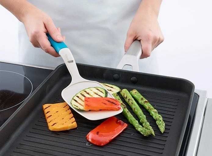 Lékué Multifunkční obracečka 3 v 1, červená