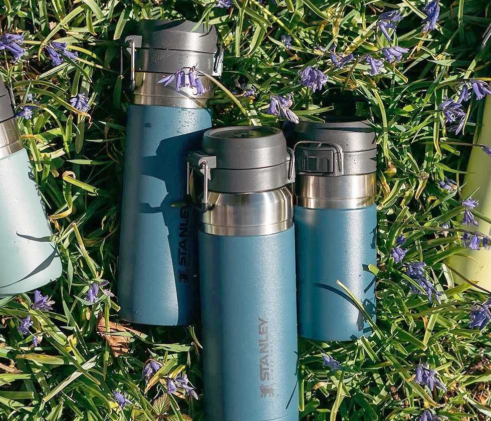 Stanley Quick Flip Vakuová láhev , 700 ml, Blue Navy