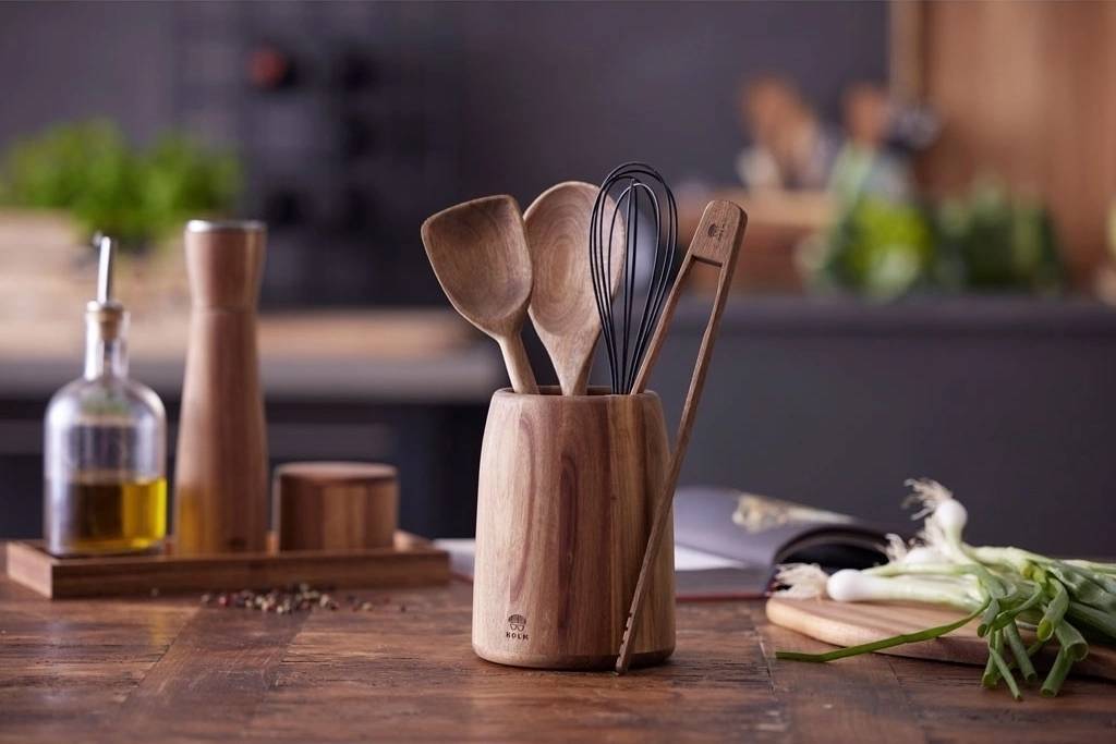 Holm Kuchyňské kleště 30x6 cm akáciové dřevo