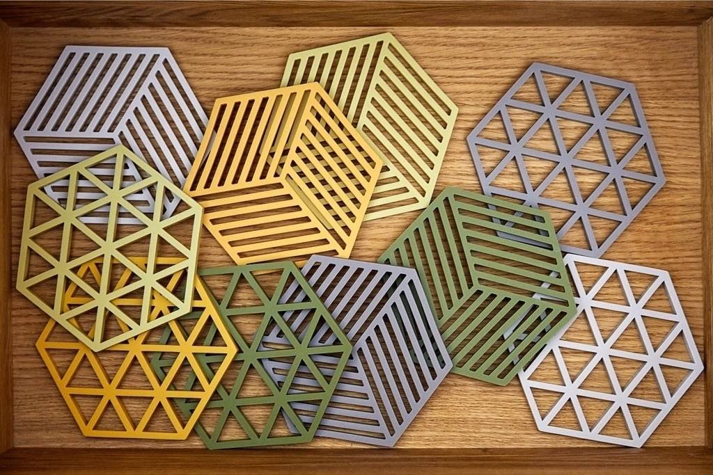 Zone Denmark Silikonová podložka pod horké triangles apricot