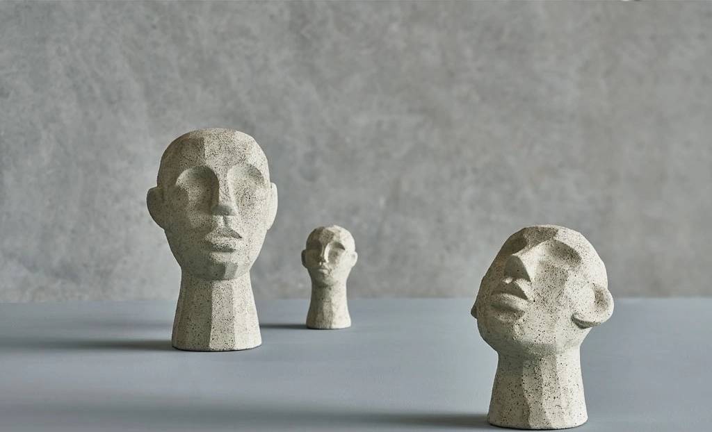 Villa Collection Figurka hlava talvik light olive green 30cm