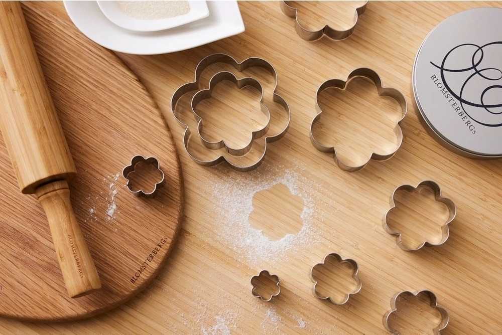 Blomsterbergs Vykrajovátko na sušenky kytka (9 ks)