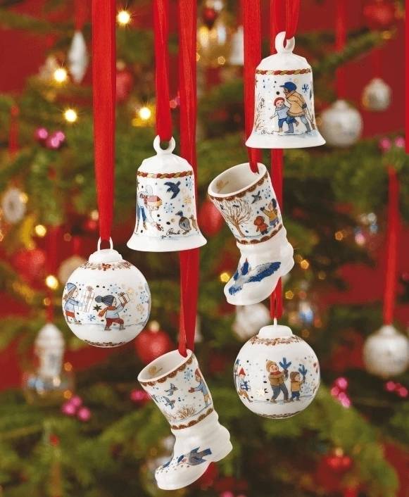 Rosenthal Štědrý večer Porcelánový mini zvonek motiv U krbu, 5 cm
