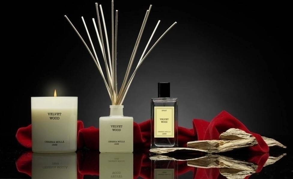 Cereria Mollá Náplň do difuzéru Velvet Wood, 200 ml