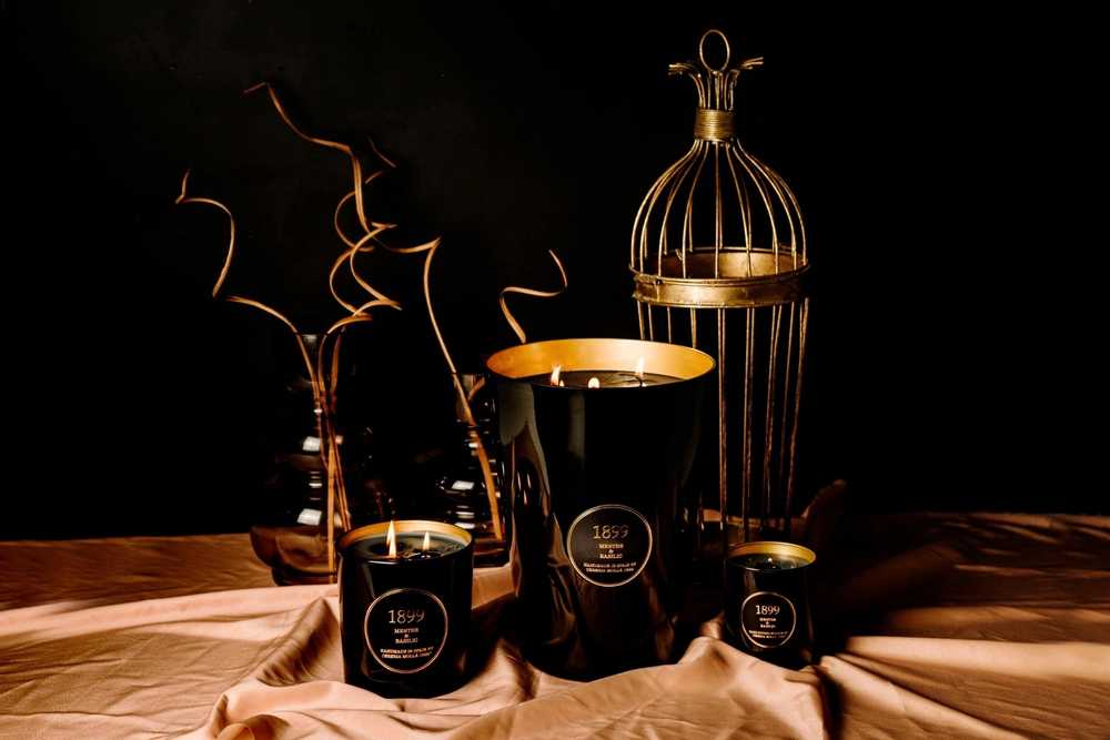 Cereria Mollá 1899 Vonná svíčka Menthe & Basilic, 230 g, black & gold