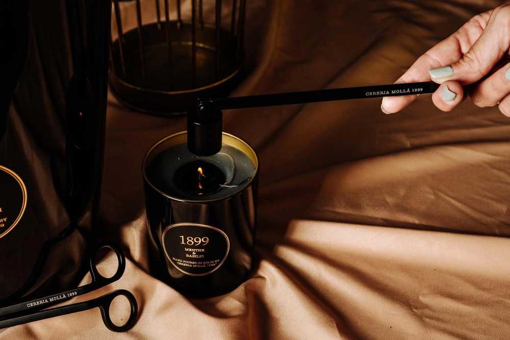 Cereria Mollá 1899 Vonná svíčka Menthe & Basilic, 230 g, black & gold