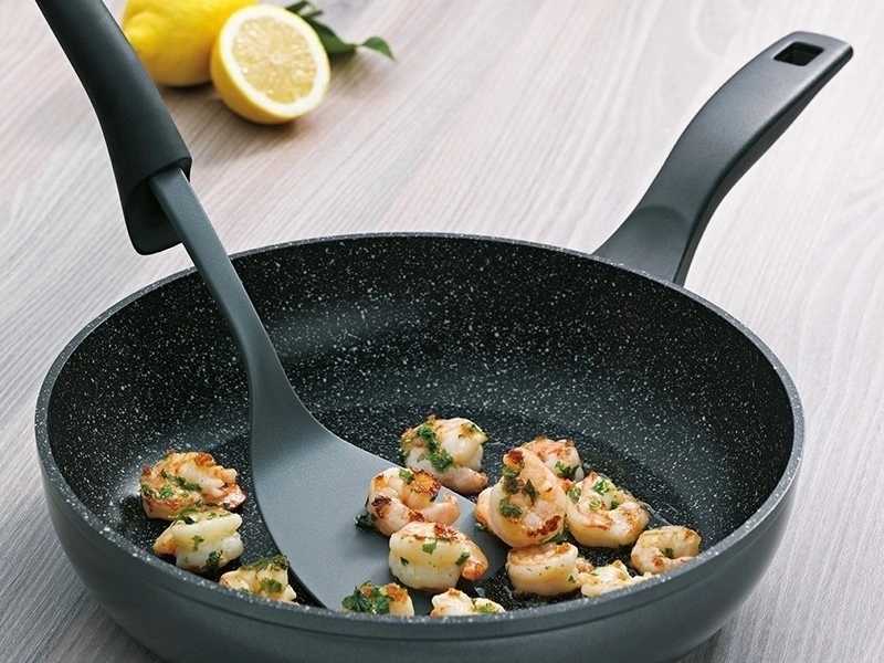 Kela Pánev STONELINE 24 cm 