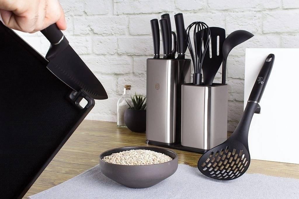 Berlingerhaus Sada nožů ve stojanu + kuchyňské náčiní a prkénko set 13 ks