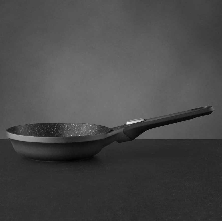 Berghoff Pánev s mramorovým povrchem a odnímatelnou rukojetí GEM 20 cm 