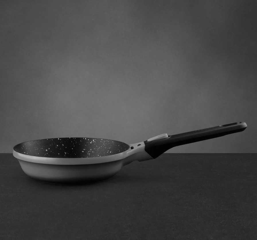 Berghoff Pánev s mramorovým povrchem a odnímatelnou rukojetí GEM STAYCOOL 20 cm 