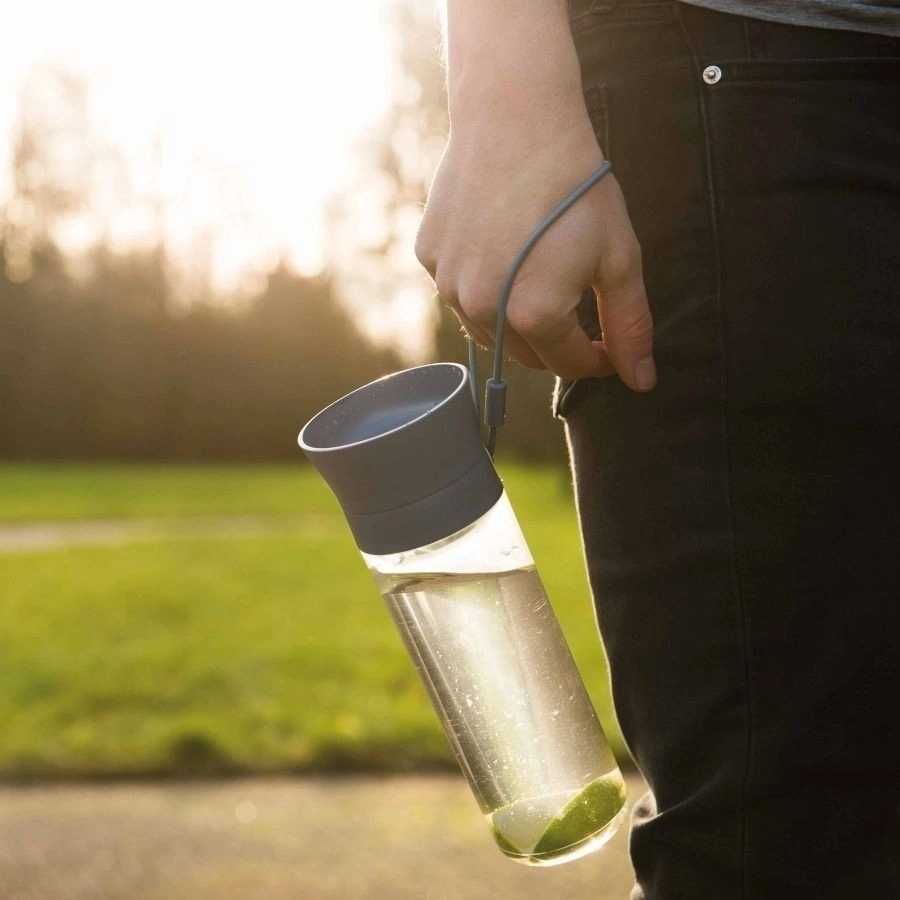 Berghoff Láhev na vodu termoplast s poutkem LEO 