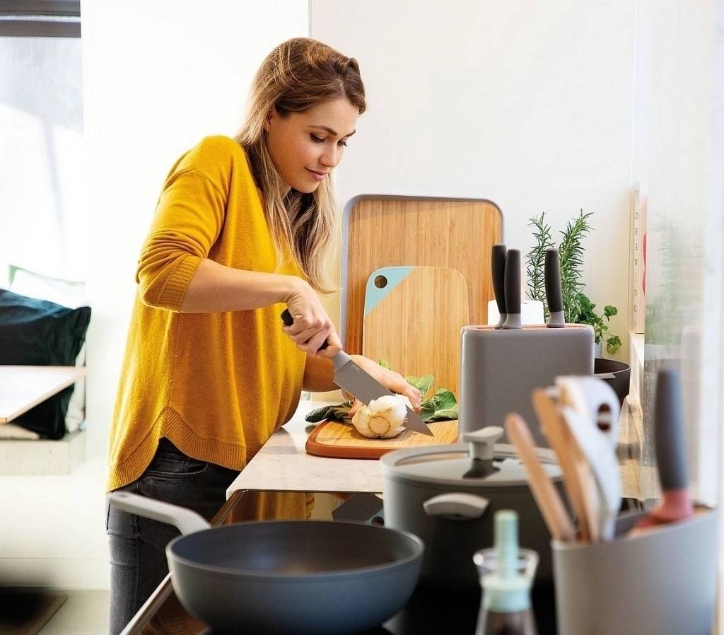 Berghoff Sada nožů ve stojanu s nepřilnavým povrchem 6 ks LEO