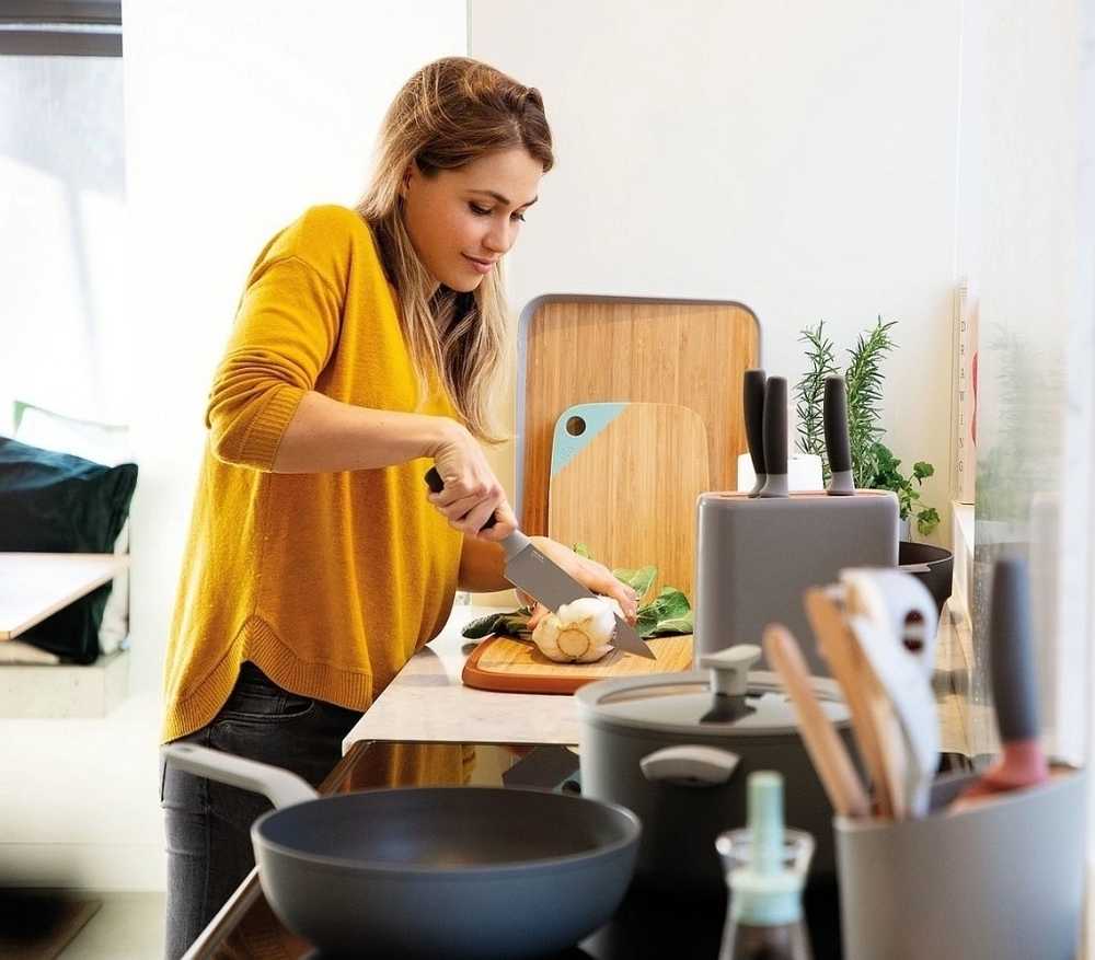 Berghoff Sada nožů ve stojanu s nepřilnavým povrchem 6 ks LEO