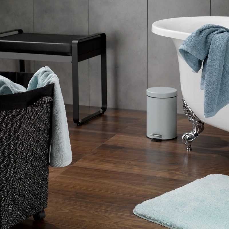 Kela Koš na prádlo na kolečkách PORTO černá 