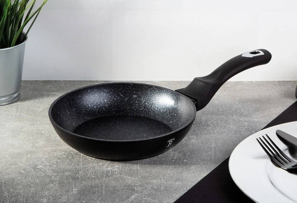 Berlingerhaus Pánev s mramorovým povrchem 28 cm Black Silver Collection