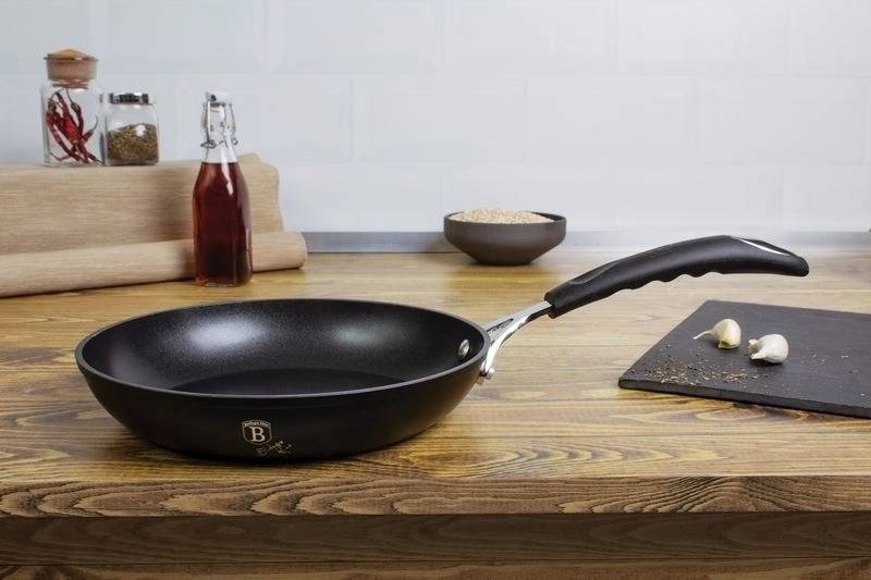 Berlingerhaus Pánev s titanovým povrchem 20 cm Black Professional Line 