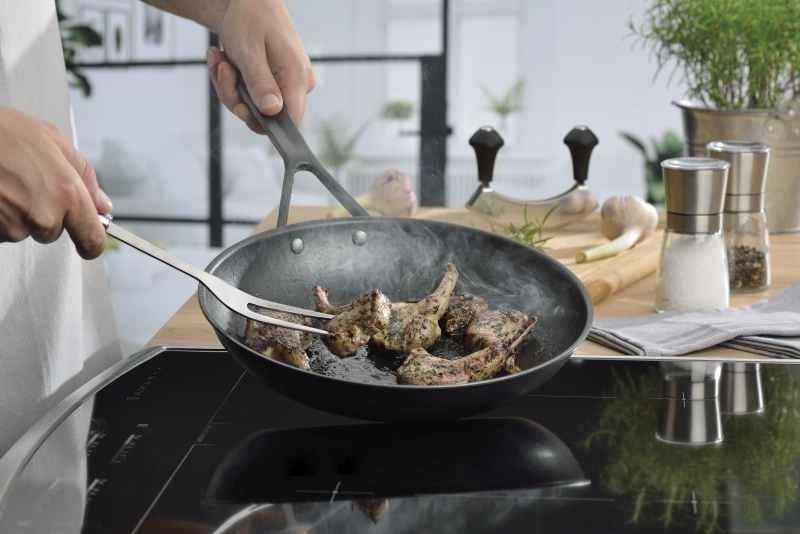 Kela Pánev železná Rhino černá 28cm