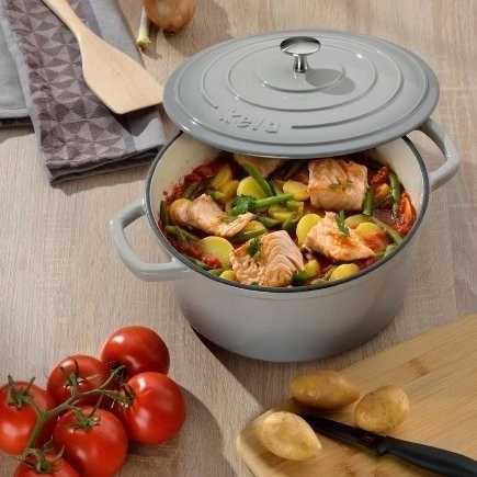 Kela Kastrol litinový s poklicí Calido 26 cm světle šedá