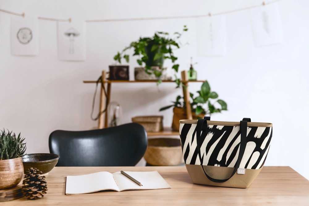 Monbento Termotaška MonBento Daily Graphic Zebra| černa, bílá