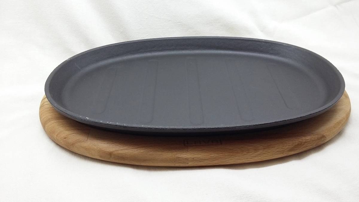 Lava Metal "Fajita" pánev 18x28cm s dřevěným podstavcem