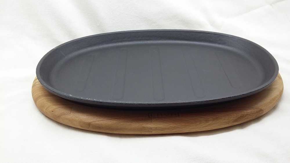 Lava Metal "Fajita" pánev 18x28cm s dřevěným podstavcem