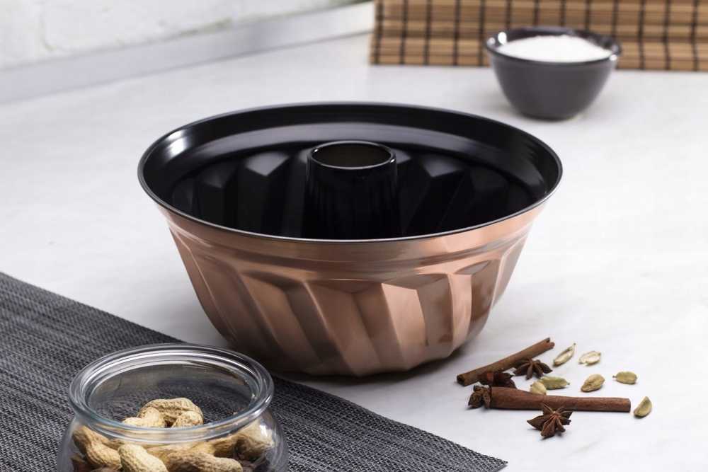 Berlingerhaus Forma na bábovku s nepřilnavým povrchem Rosegold Metallic Line