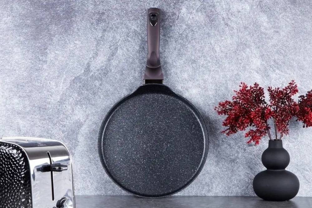 Berlingerhaus Pánev na palačinky s mramorovým povrchem 25 cm Shiny Black Collection