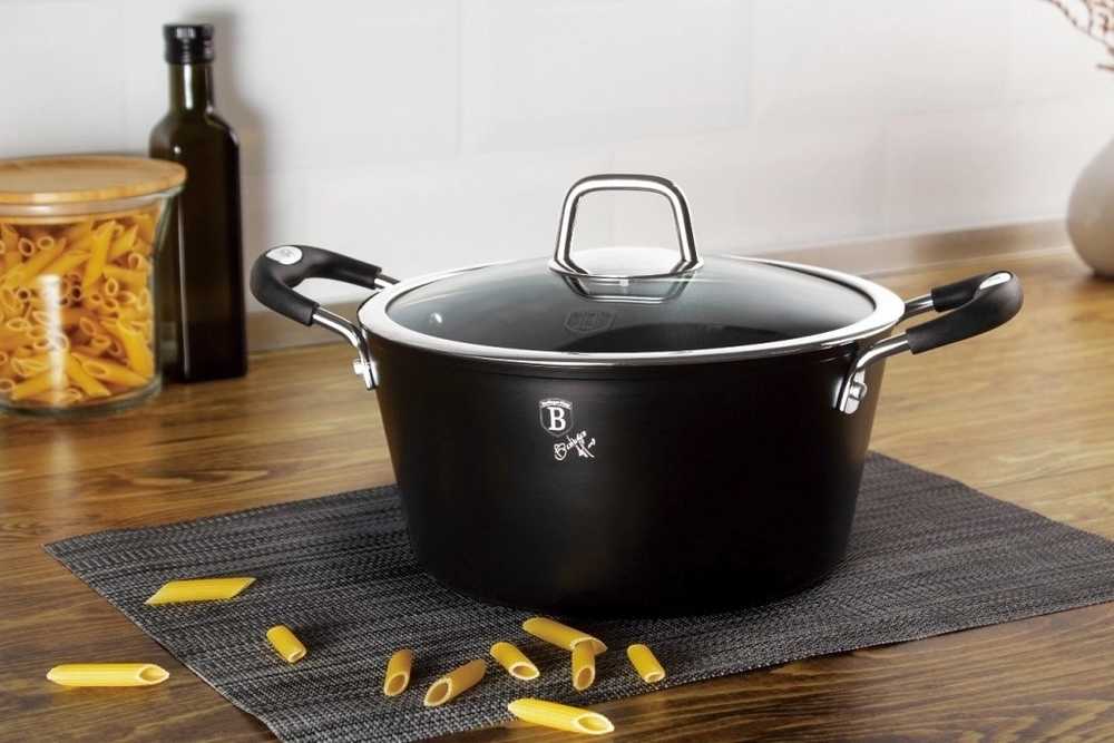 Berlingerhaus Kastrol s poklicí s titanovým povrchem 28 cm Black Professional Line