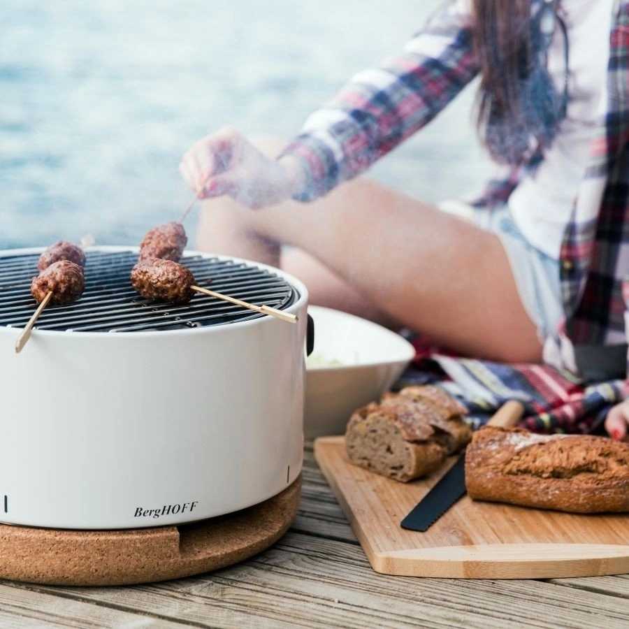 Berghoff Gril na dřevěné uhlí stolní LEO bílá