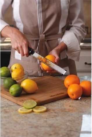 Microplane Premium Classic Struhadlo s rukojetí jemné, černé