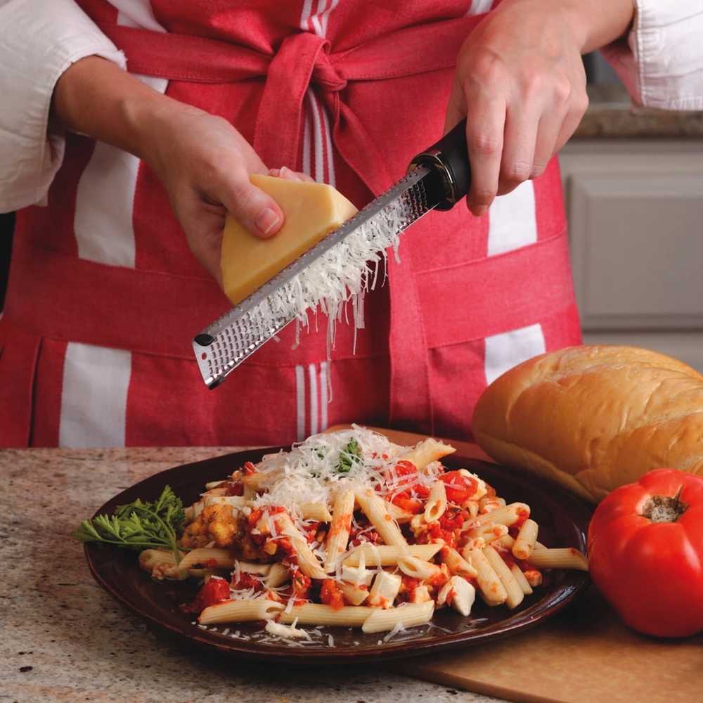 Microplane Premium Classic Struhadlo s rukojetí jemné, černé