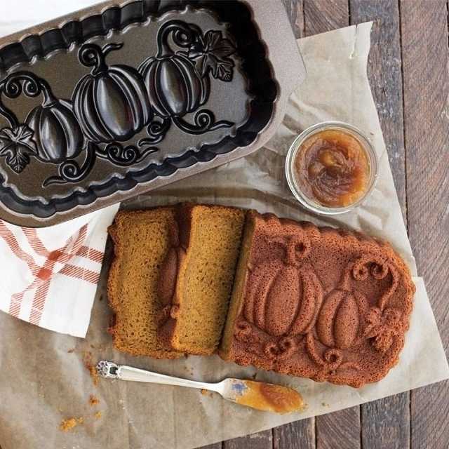 Nordic Ware Fall Bronze Collection Forma na chlebíček DÝNĚ