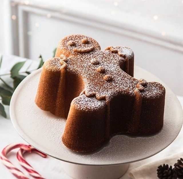 Nordic Ware Holiday Silver Collection Forma PERNÍČEK