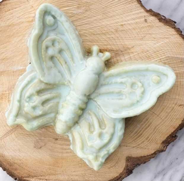 Nordic Ware Spring & Summer Collection Forma na bábovku MOTÝL