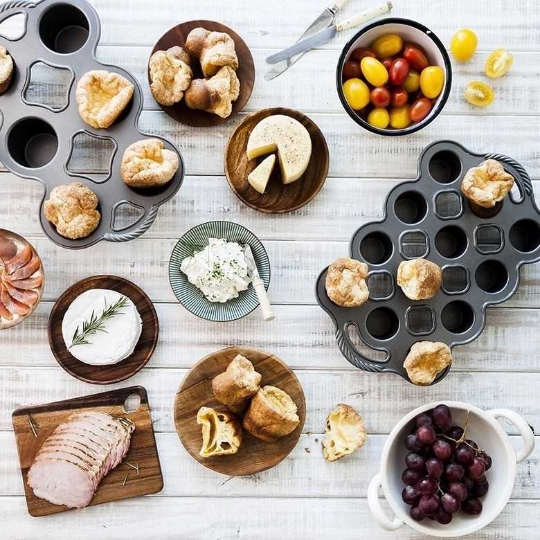 Nordic Ware Forma na 12 POP OVER MUFFINY stříbrná