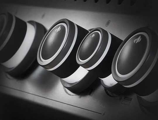 Napoleon Rogue SE Gril plynový Rogue SE 525 RSIB černý