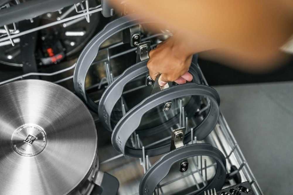 Zwilling Simplify sada nádobí se slévacími poklicemi, 4 ks