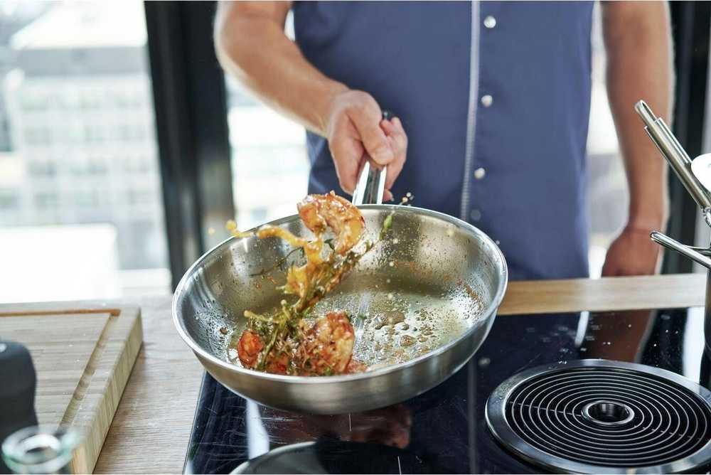 Zwilling Pro nerezová pánev na soté, Ø 28 cm