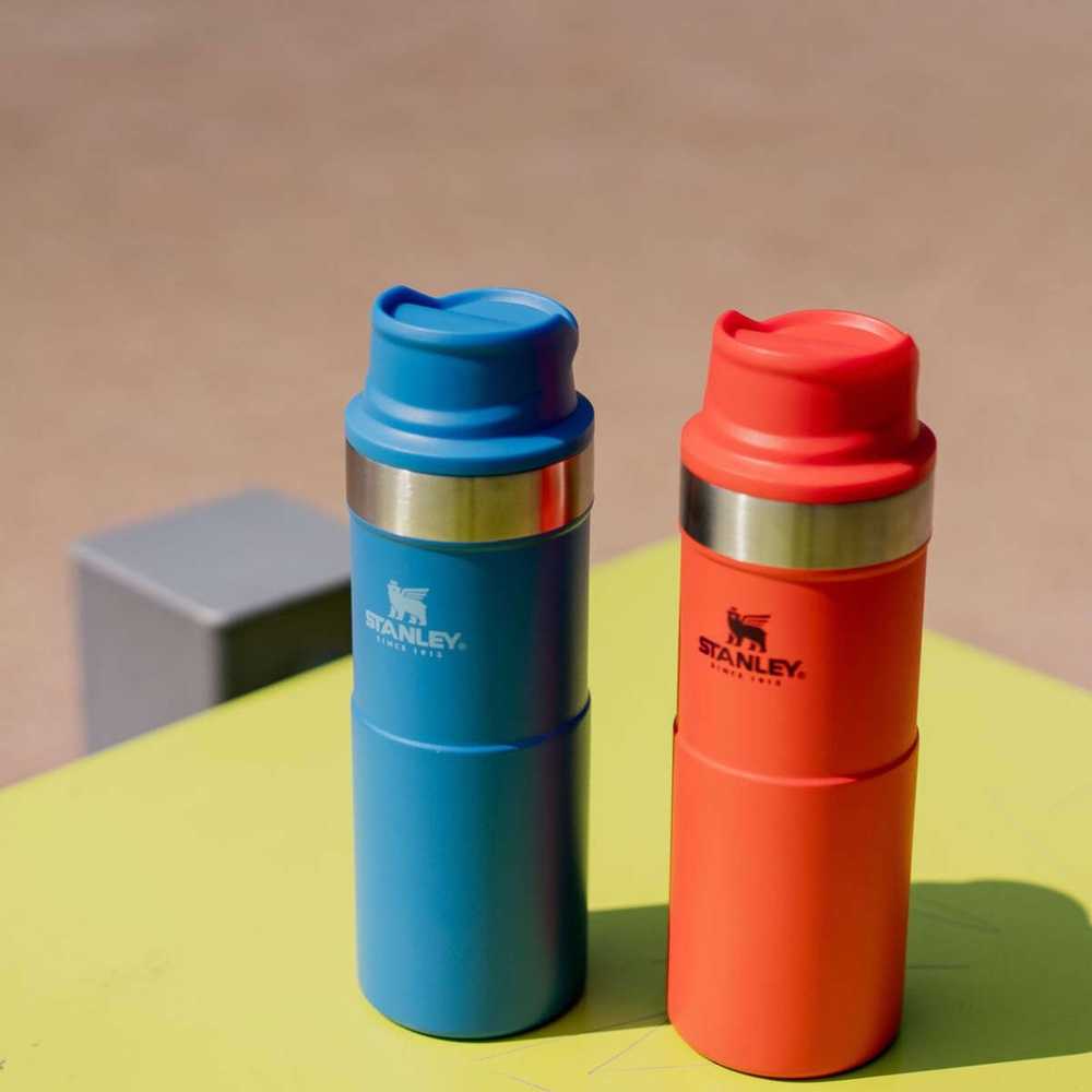 Stanley Classic series Termohrnek do jedné ruky, 350 ml, Azure