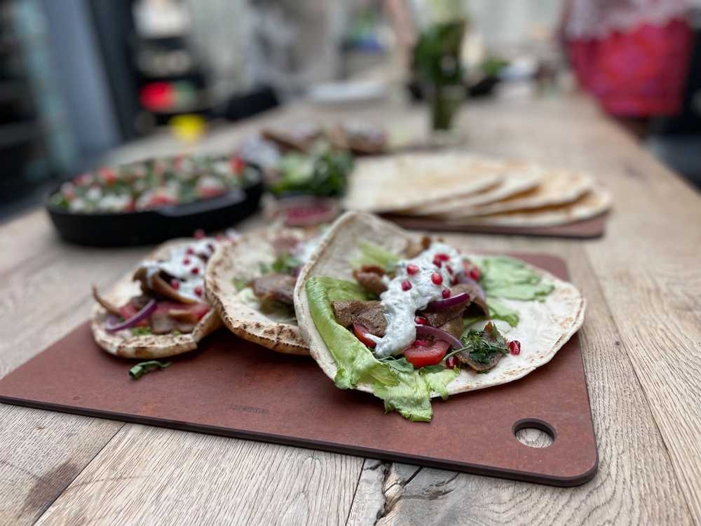 Combekk Krájecí prkénko hnědé 32,5x53 cm 