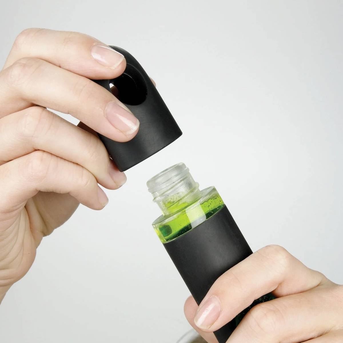 OXO Good Grips Kartáč na mytí nádobí s dávkovačem jaru