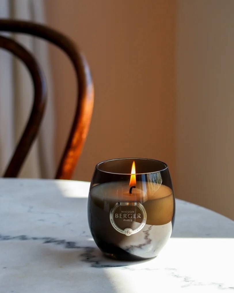 Maison Berger Paris BERGER Holly svíčka Ambrový prach 200g hnědá